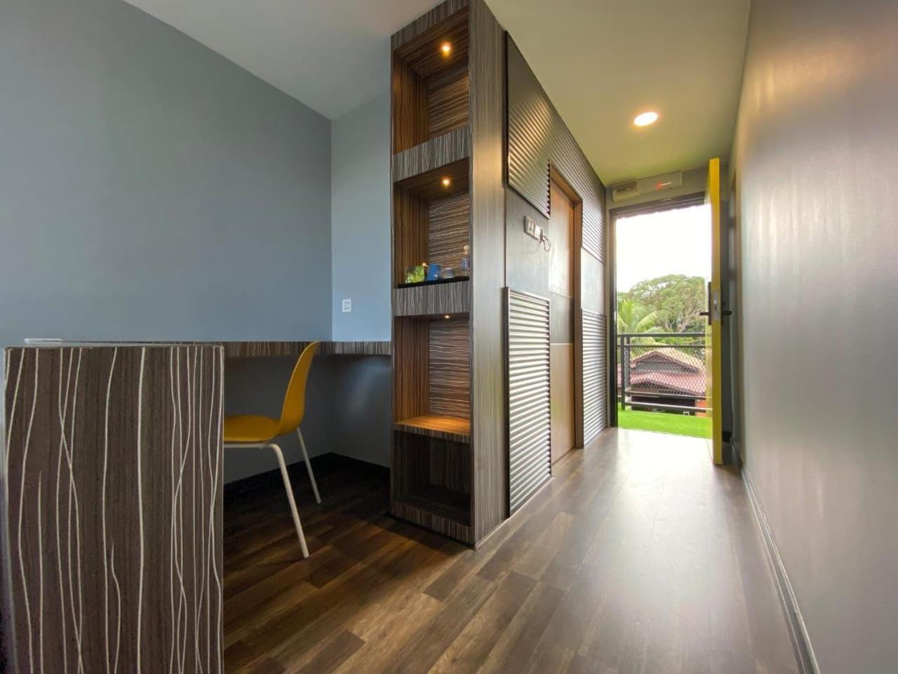 Boxinn The Kontena Home Семпорна Экстерьер фото