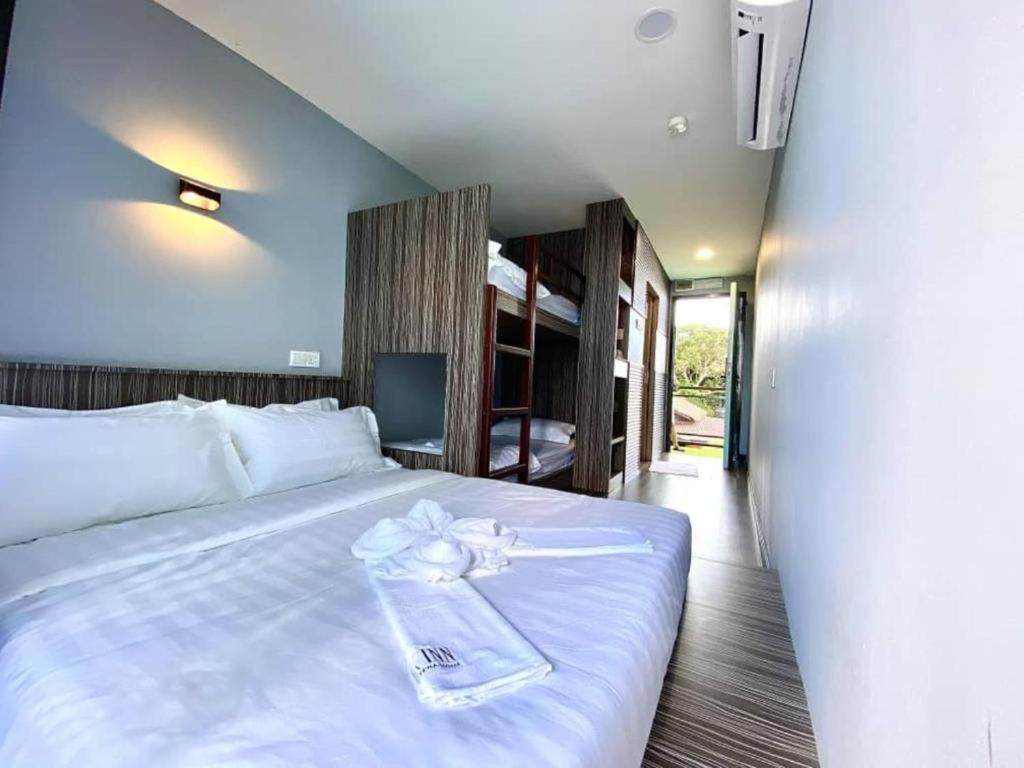 Boxinn The Kontena Home Семпорна Экстерьер фото